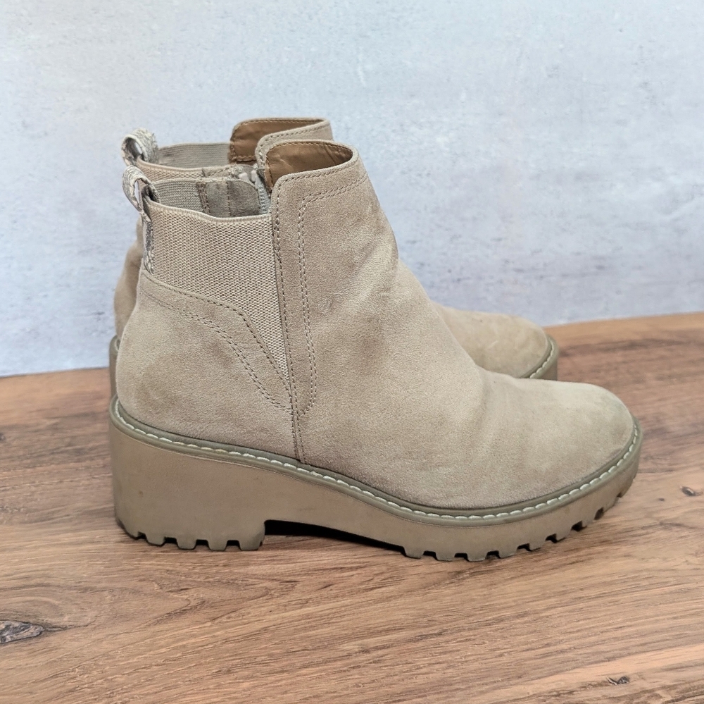 Universal Thread Platform Lug Sole Chelsea Boots - Taupe - Size 6.5